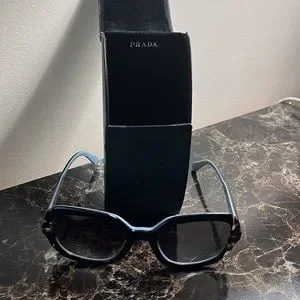 Prada Milano squared sunglasses. Brown spotted and Black with blue inside trim. Prada PR 23YSF S (52 - 19) with Brown lenses and Tortoise  main image 4